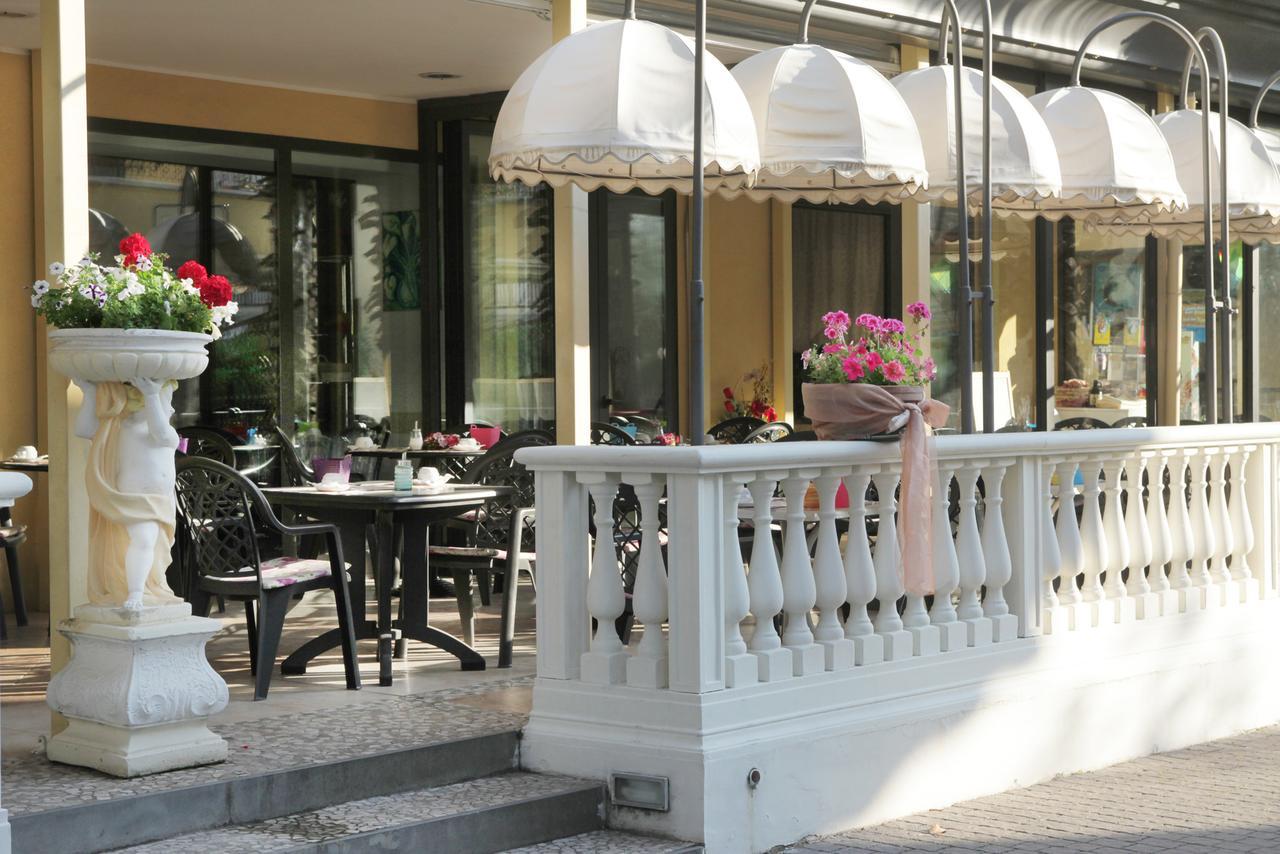 Hotel La Nidiola Riccione Bagian luar foto